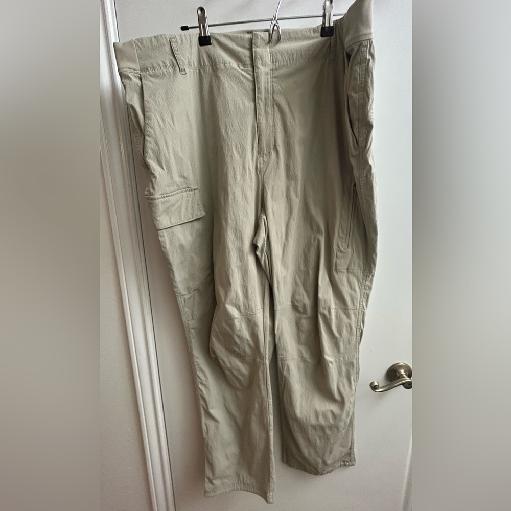 Athleta Trekkie Utility Cargo Pants Cream Women’s Size 20